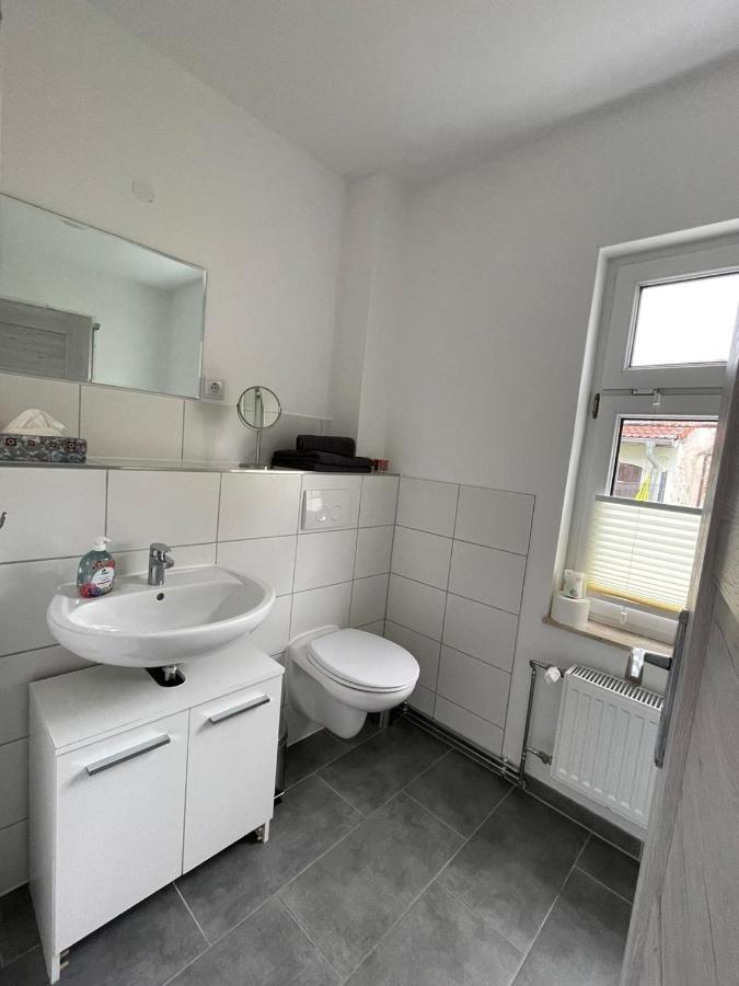 Modern Eingerichtet-Stadtnah-Ferienwohnung Mit Geschirrspueler Und Waschmaschine Friedland  Exterior foto